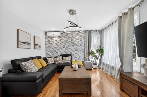 Salon - 975 Av. Jules-Armand, Laval (Saint-Vincent-De-Paul), QC - Indoor Photo Showing Living Room
