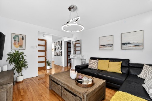 Salon - 975 Av. Jules-Armand, Laval (Saint-Vincent-De-Paul), QC - Indoor Photo Showing Living Room