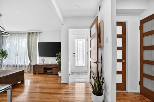 Hall d'entrée/Vestibule - 975 Av. Jules-Armand, Laval (Saint-Vincent-De-Paul), QC - Indoor Photo Showing Other Room