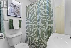 Main floor 4 pce bath - 