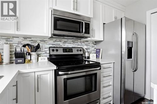 211 Ottawa Street, Regina, SK - Indoor Photo Showing Kitchen With Stainless Steel Kitchen