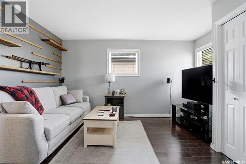 211 Ottawa Street, Regina, SK - Indoor Photo Showing Living Room