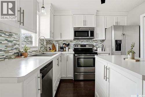 211 Ottawa Street, Regina, SK - Indoor Photo Showing Kitchen With Stainless Steel Kitchen With Upgraded Kitchen