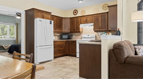 427 Bayles Road, Nakusp, BC - Indoor Photo Showing Kitchen