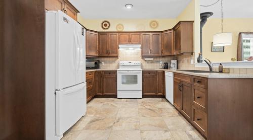 427 Bayles Road, Nakusp, BC - Indoor Photo Showing Kitchen