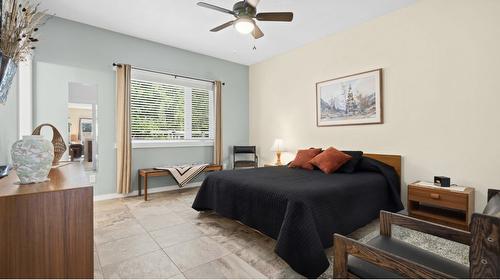 427 Bayles Road, Nakusp, BC - Indoor Photo Showing Bedroom