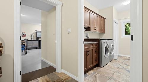 427 Bayles Road, Nakusp, BC - Indoor Photo Showing Laundry Room
