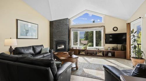 427 Bayles Road, Nakusp, BC - Indoor Photo Showing Living Room With Fireplace