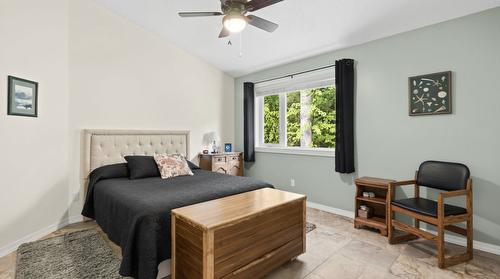 427 Bayles Road, Nakusp, BC - Indoor Photo Showing Bedroom