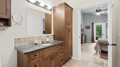 427 Bayles Road, Nakusp, BC - Indoor Photo Showing Bathroom