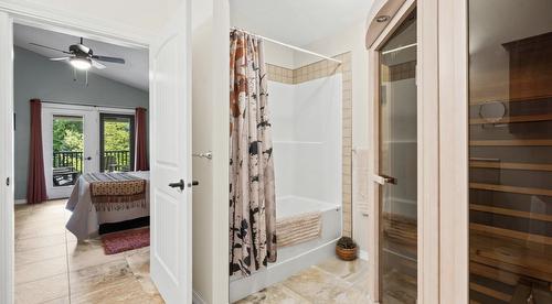 427 Bayles Road, Nakusp, BC - Indoor Photo Showing Bathroom