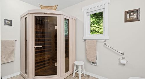 427 Bayles Road, Nakusp, BC - Indoor Photo Showing Bathroom