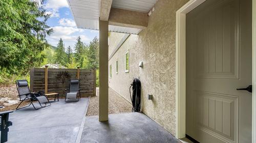 427 Bayles Road, Nakusp, BC - Outdoor With Exterior