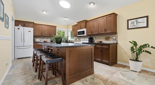 427 Bayles Road, Nakusp, BC - Indoor Photo Showing Kitchen