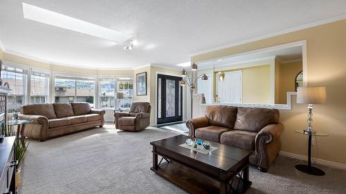 3577 Navatanee Drive, Kamloops, BC - Indoor Photo Showing Living Room