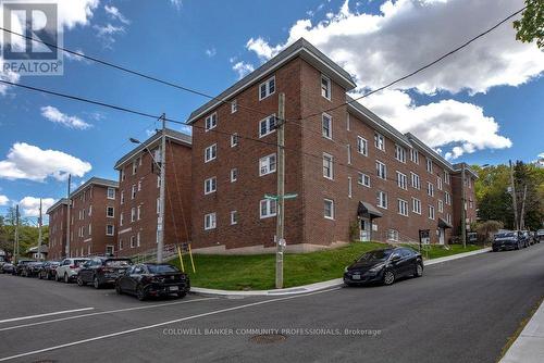 7 - 21 MOUNTWOOD AVENUE  Hamilton, ON L8N 2G8