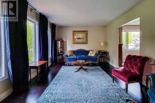 49 Ashwood Drive, Cambridge, ON - Indoor Photo Showing Living Room