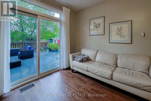 49 Ashwood Drive, Cambridge, ON - Indoor Photo Showing Living Room