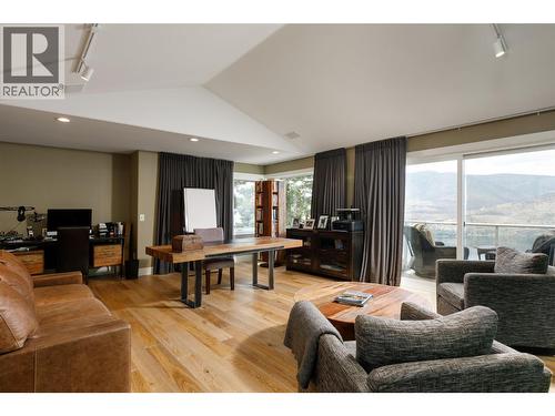 Private Upper Level Office/Nanny Suite/With Full Ensuite Bath - 228 Caliburn Court, Kelowna, BC - Indoor Photo Showing Living Room