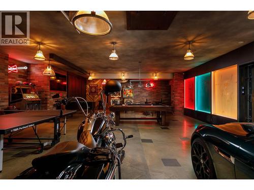 Room for Cars, full bar/keg and fridge - 228 Caliburn Court, Kelowna, BC - Indoor