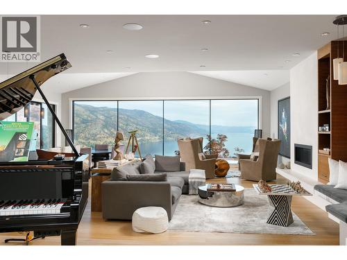 As you walk through the front doo - 228 Caliburn Court, Kelowna, BC - Indoor Photo Showing Living Room
