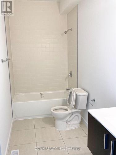 366 Chaffey Street, Welland, ON - Indoor Photo Showing Bathroom