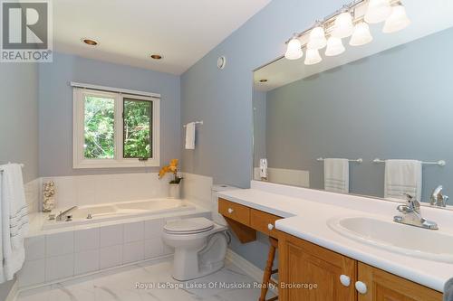 1020 Amelia Crescent, Gravenhurst (Morrison), ON - Indoor Photo Showing Bathroom