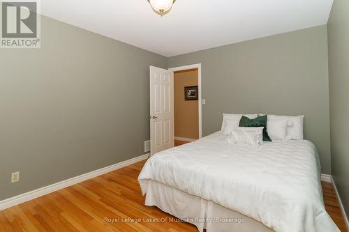 1020 Amelia Crescent, Gravenhurst (Morrison), ON - Indoor Photo Showing Bedroom