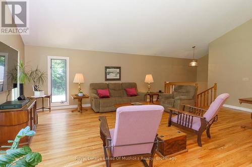 1020 Amelia Crescent, Gravenhurst (Morrison), ON - Indoor Photo Showing Living Room