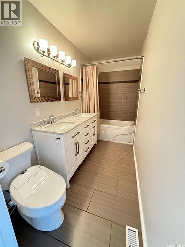 33 Mcculloch Street, Fillmore, SK - Indoor Photo Showing Bathroom