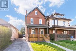 131 PARK ROW N  Hamilton, ON L8H 4E7