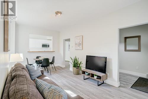 131 Park Row N, Hamilton, ON - Indoor Photo Showing Living Room