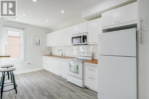131 Park Row N, Hamilton, ON - Indoor Photo Showing Kitchen