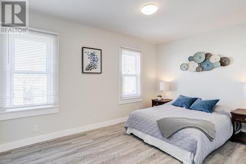 131 Park Row N, Hamilton, ON - Indoor Photo Showing Bedroom