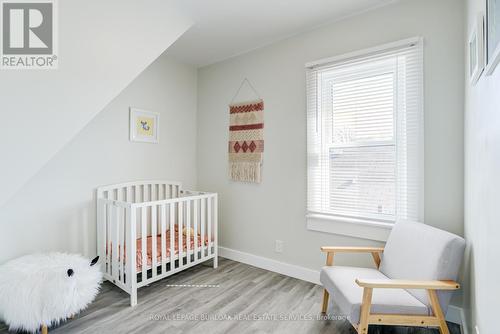 131 Park Row N, Hamilton, ON - Indoor Photo Showing Bedroom