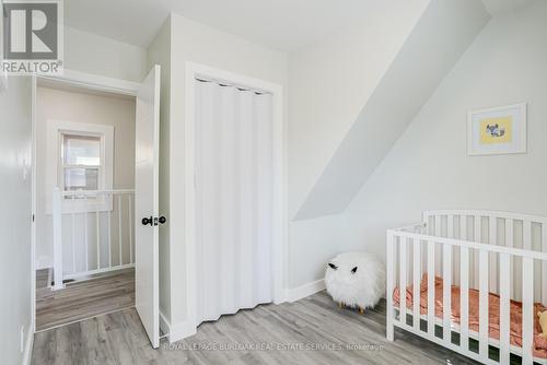 131 Park Row N, Hamilton, ON - Indoor Photo Showing Bedroom
