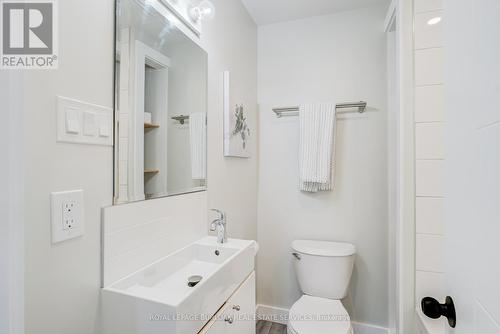 131 Park Row N, Hamilton, ON - Indoor Photo Showing Bathroom