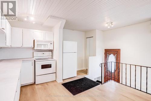 131 Park Row N, Hamilton, ON - Indoor Photo Showing Kitchen