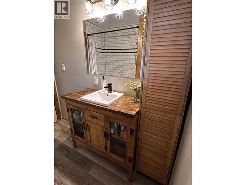 5620 49 Street, Fort Nelson, BC - Indoor Photo Showing Bathroom