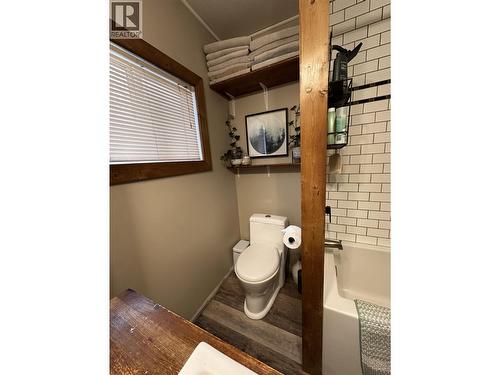 5620 49 Street, Fort Nelson, BC - Indoor Photo Showing Bathroom