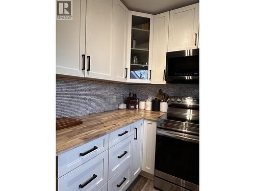 5620 49 Street, Fort Nelson, BC - Indoor Photo Showing Kitchen