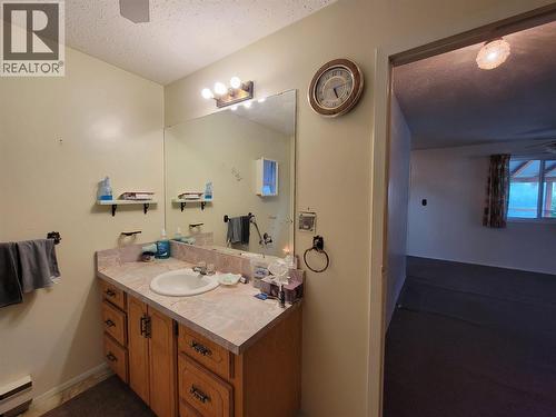981 Scott Avenue, Hedley, BC - Indoor Photo Showing Bathroom
