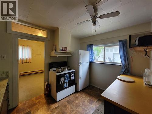 981 Scott Avenue, Hedley, BC - Indoor Photo Showing Kitchen