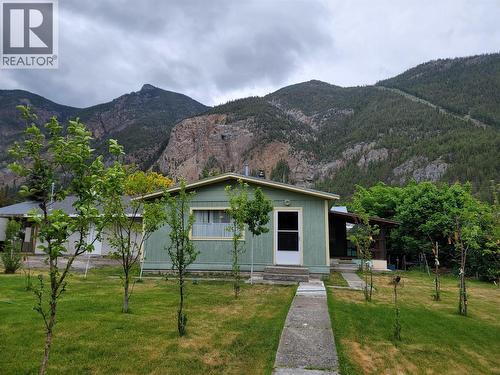 981 Scott Avenue, Hedley, BC - Outdoor