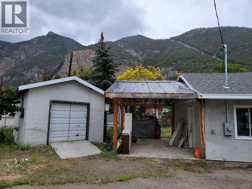 981 Scott Avenue, Hedley, BC - Outdoor