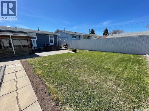 22 West Road, Kindersley, SK - Outdoor