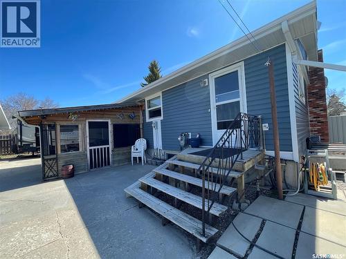 22 West Road, Kindersley, SK - Outdoor