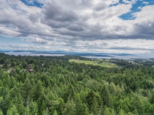 8278 Thomson Pl, Central Saanich, BC 