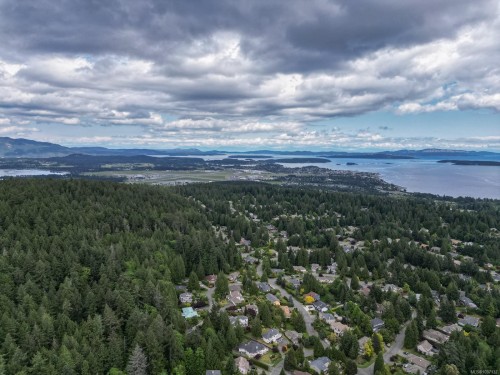 8278 Thomson Pl, Central Saanich, BC 