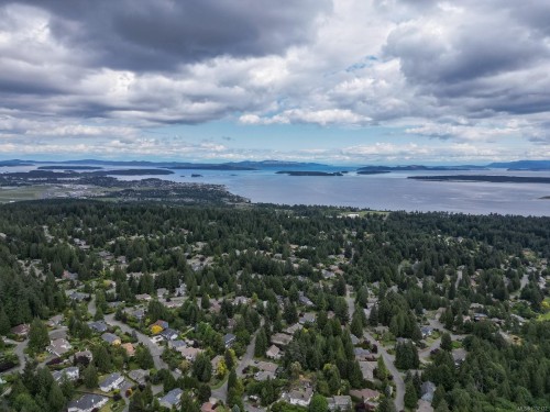 8278 Thomson Pl, Central Saanich, BC 